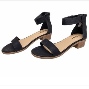 JMark Black Tulip Open Toe Ankle Strap Sandals 8.5